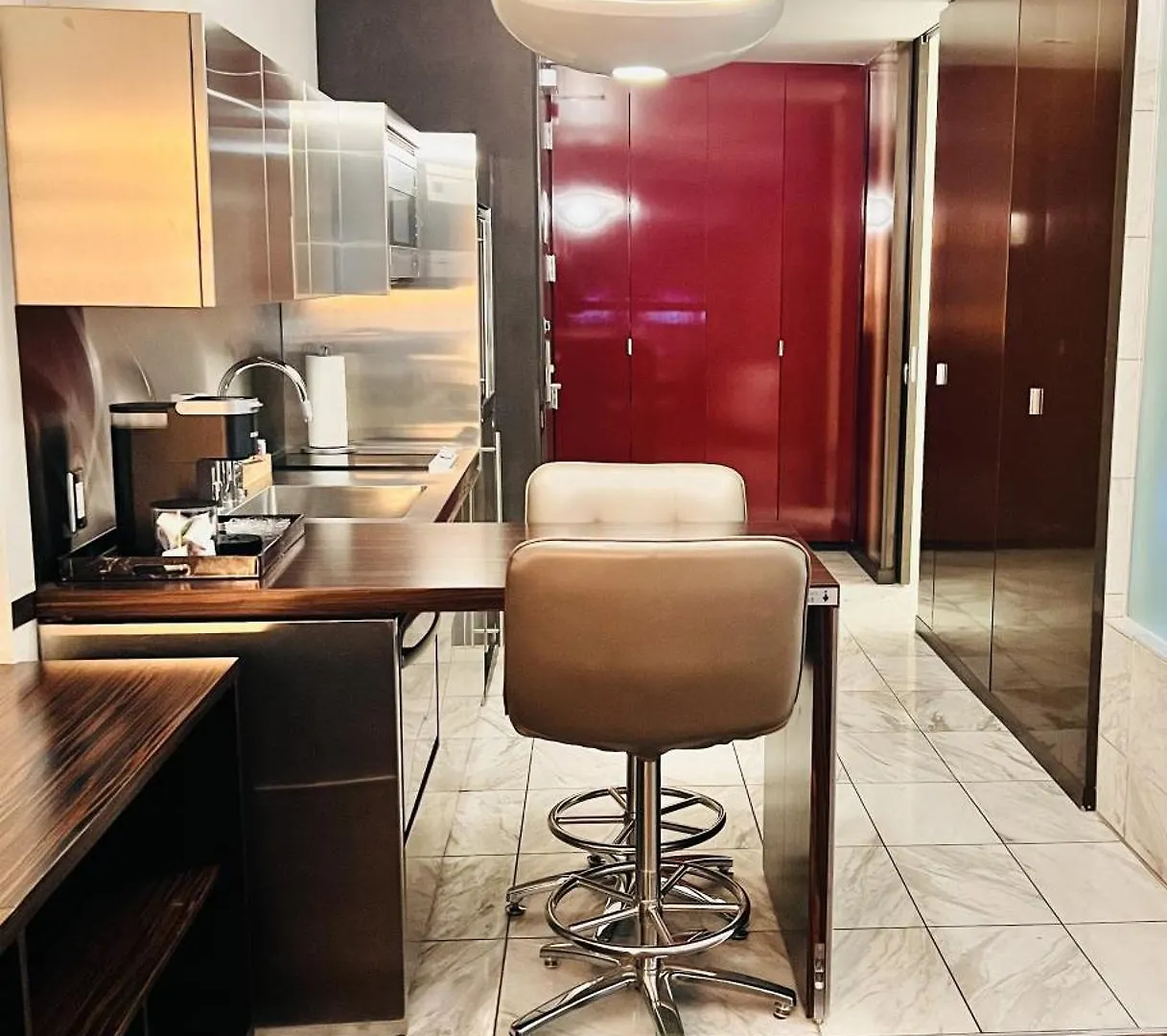 Luxe Condo Balcony Strip View Free Parking Daire