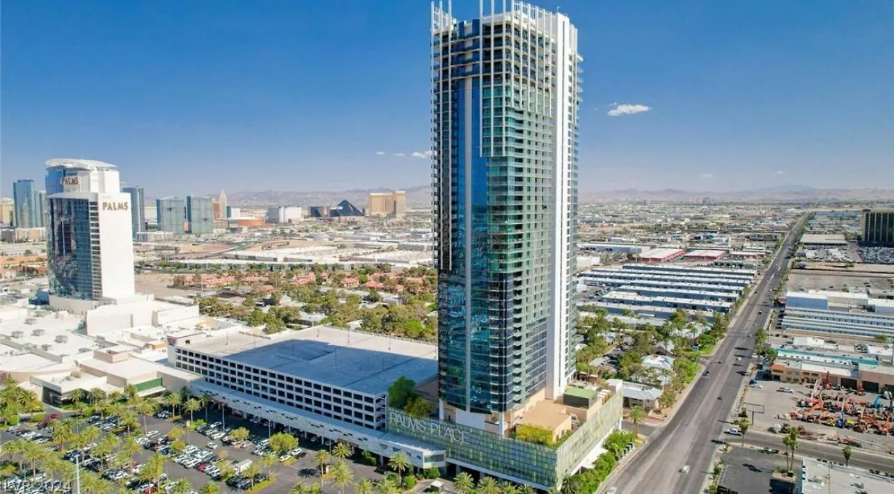Luxe Condo Balcony Strip View Free Parking Daire